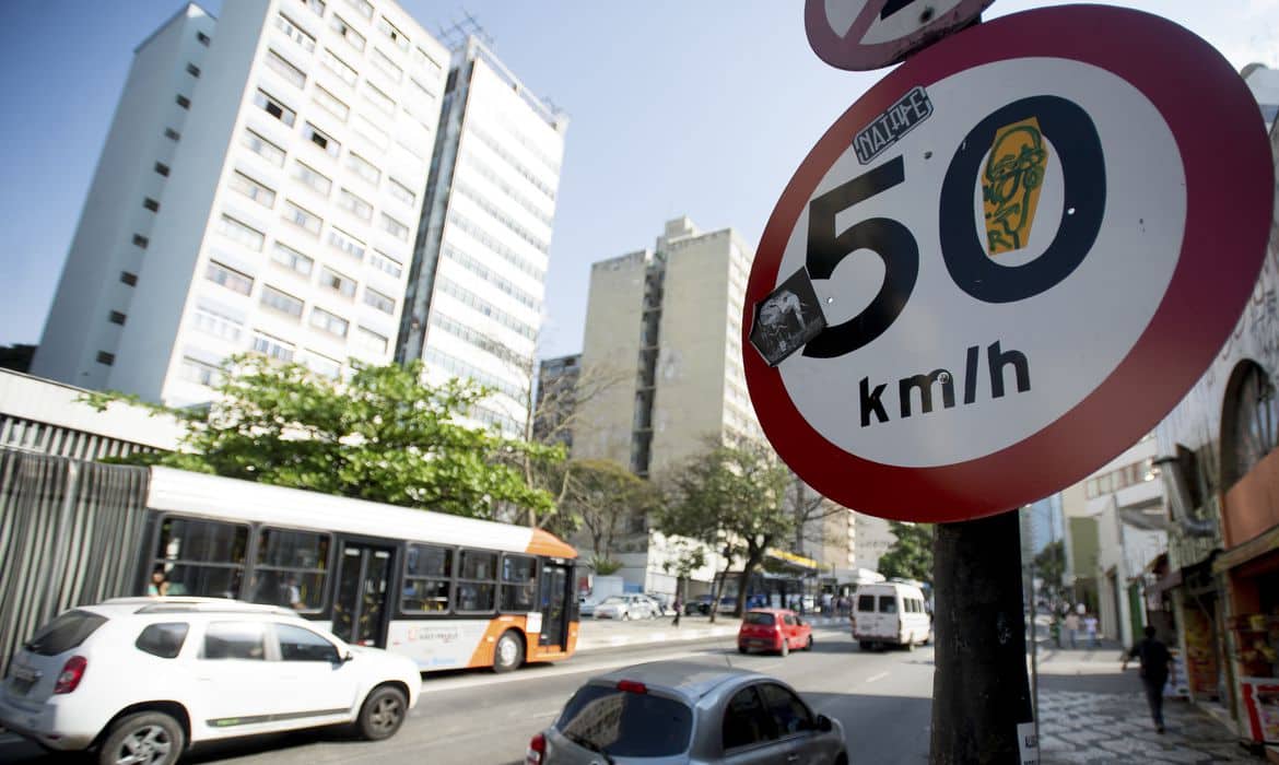 dez-onibus-fortalecem-frota-da-metrobus-durante-o-horario-de-pico-em-goias